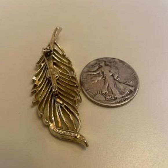 Gerry's Gold Tone Feather Brooch - Picture 3 of 5